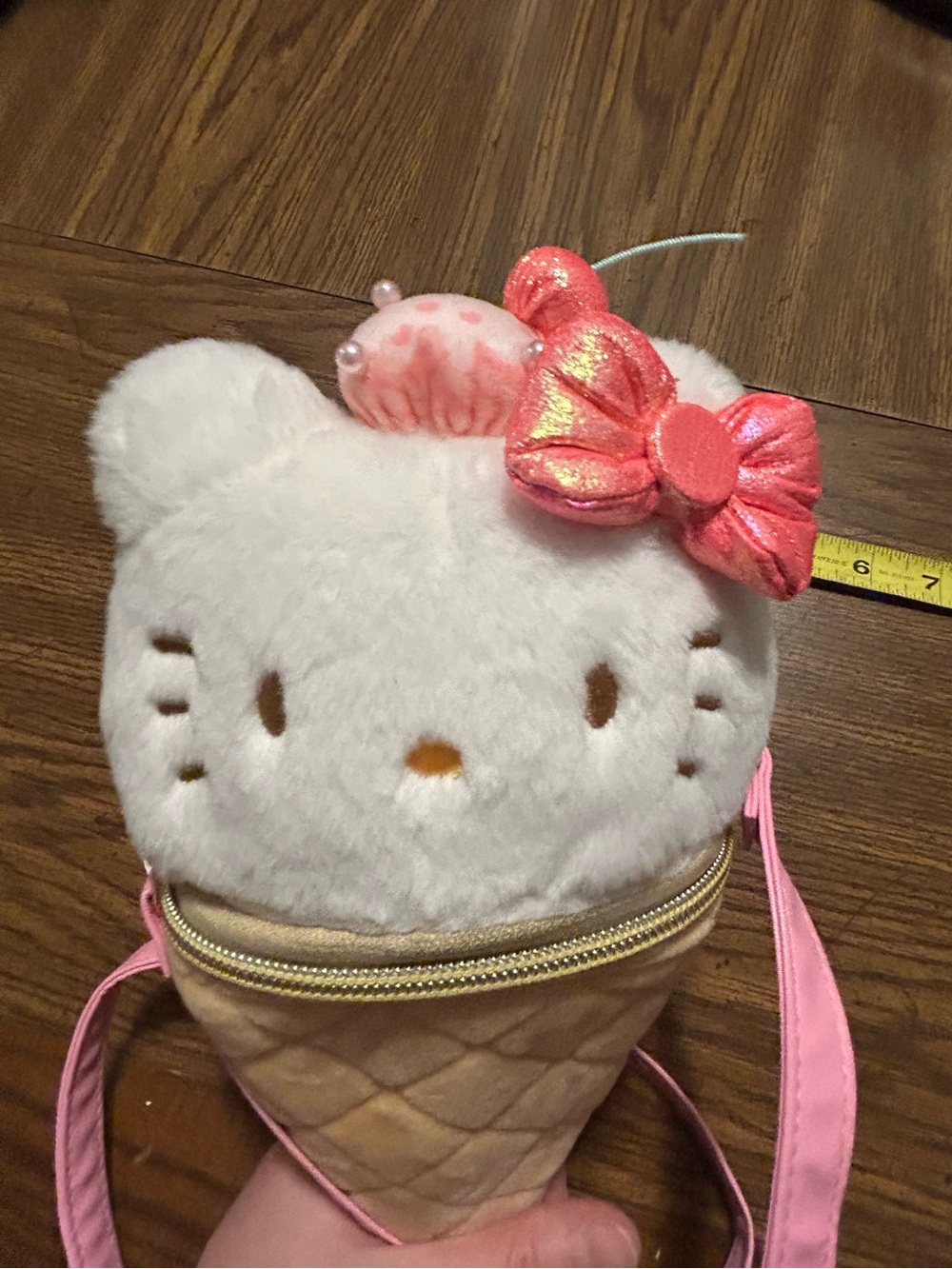 Hello Kitty White & Pink Ice Cream Cone Crossbody Bag - Picture 2 of 5